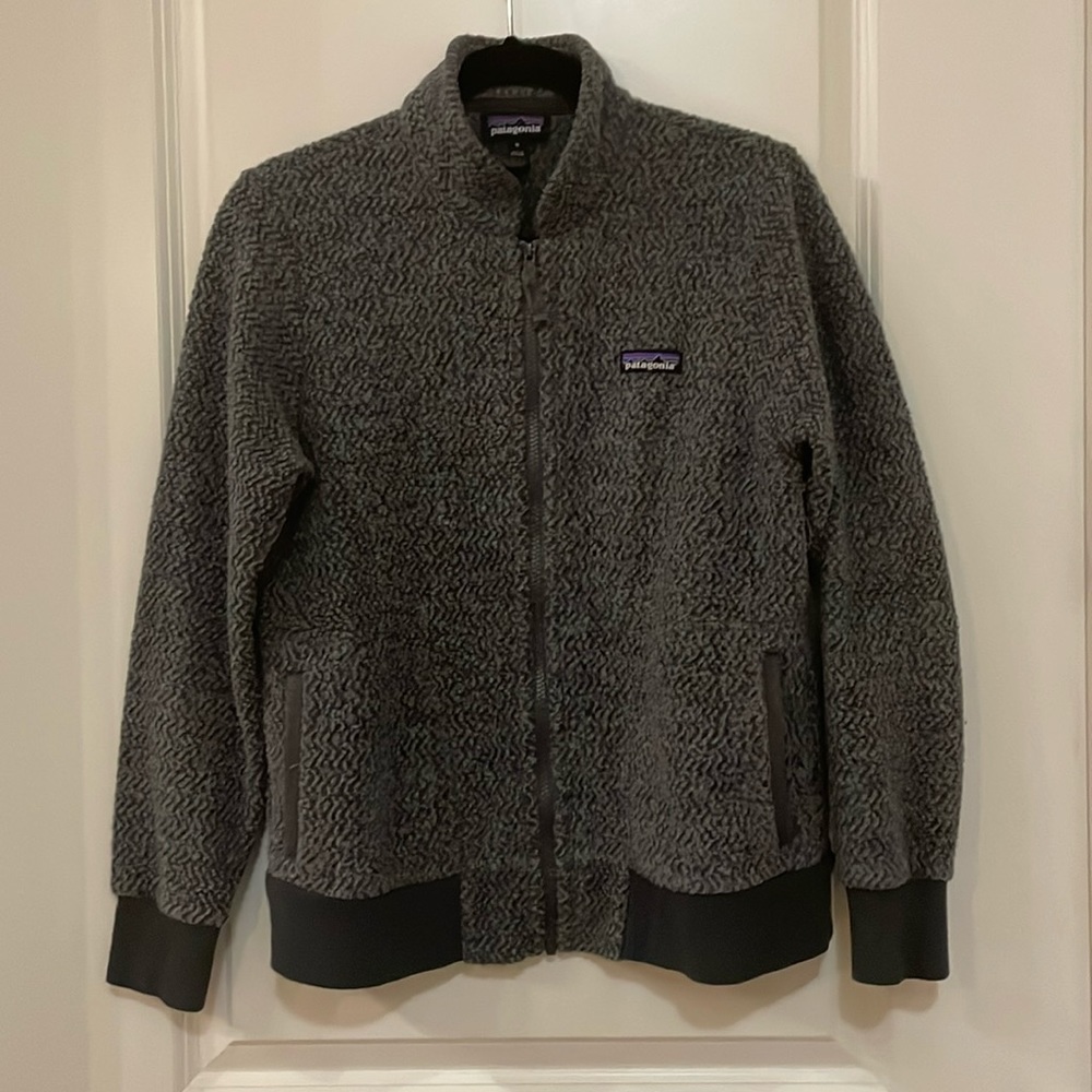Patagonia medium dark gray full zip sweater